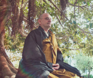 il Maestro Serra in meditazione